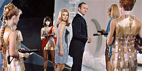 Casino Royale cast and crew credits .